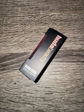 HUDA BEAUTY LIQUID BLUSH 🫐